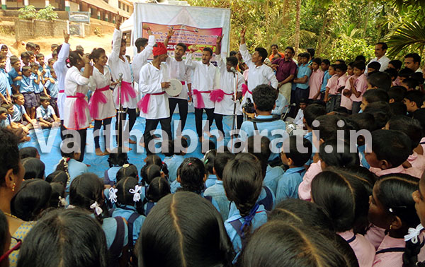 ಸುಳ್ಯ: ಶಿಕ್ಷಣ ಇಲಾಖೆಯಿಂದ ಶೈಕ್ಷಣಿಕ ಜಾಗೃತಿ ಕಾರ್ಯಕ್ರಮ  ತಾಲೂಕಿನ ವಿವಿಧೆಡೆ ಬೀದಿ ನಾಟಕ ಪ್ರದರ್ಶನ